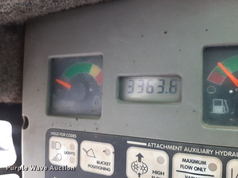 image for item DV9760 2004 Bobcat S175 skid steer loader