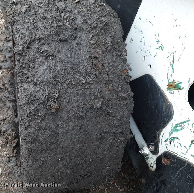 image for item DV9760 2004 Bobcat S175 skid steer loader