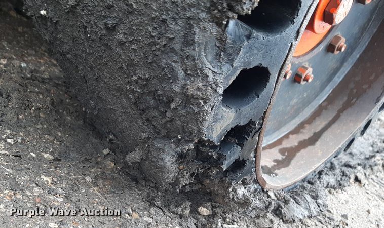 image for item DV9760 2004 Bobcat S175 skid steer loader