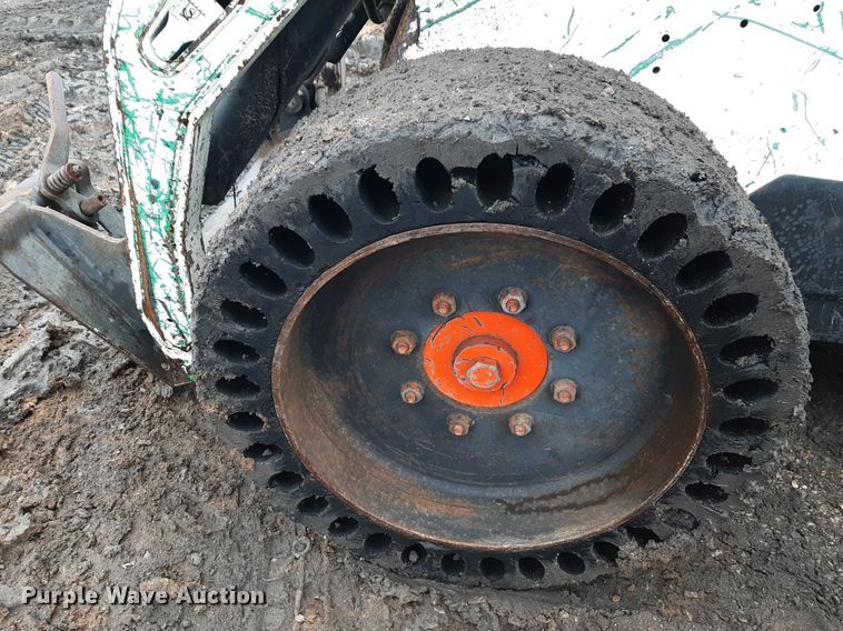 image for item DV9760 2004 Bobcat S175 skid steer loader