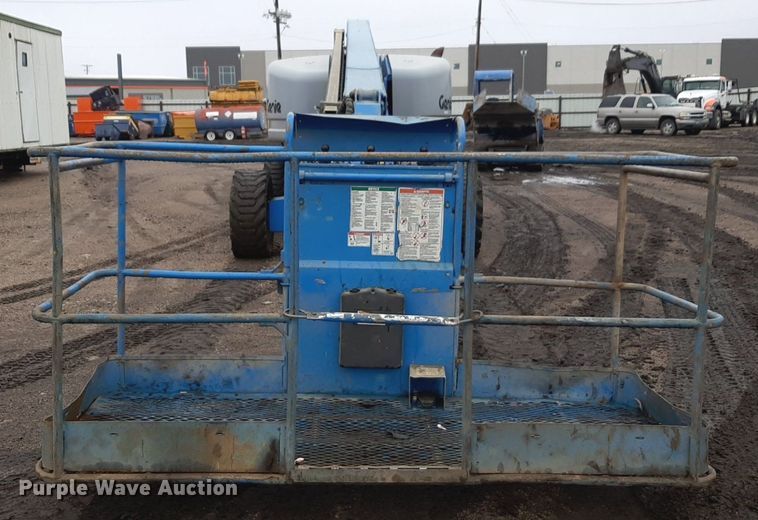 image for item DV9761 2005 Genie S-65 boom lift