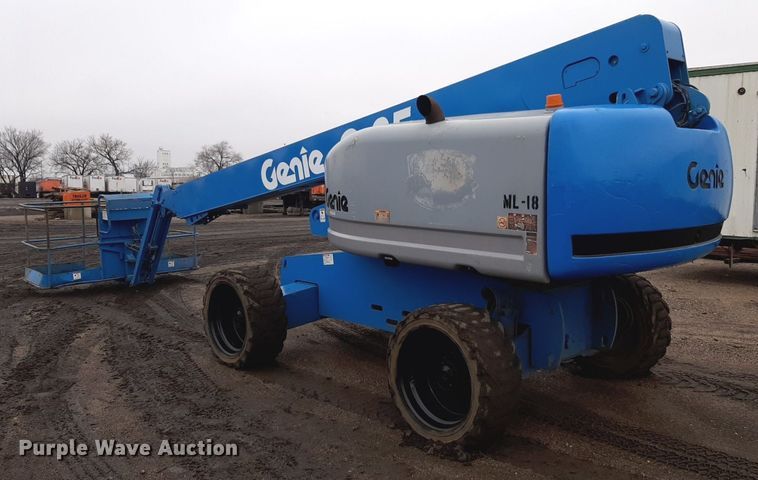 image for item DV9761 2005 Genie S-65 boom lift