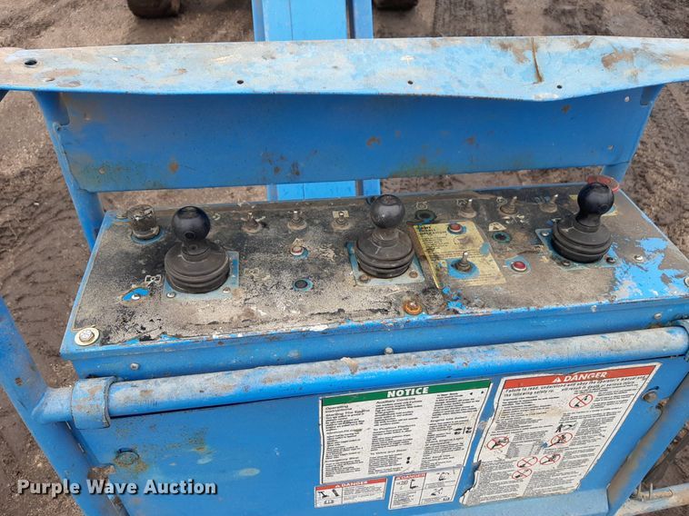 image for item DV9761 2005 Genie S-65 boom lift