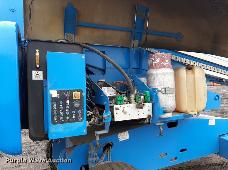 image for item DV9761 2005 Genie S-65 boom lift