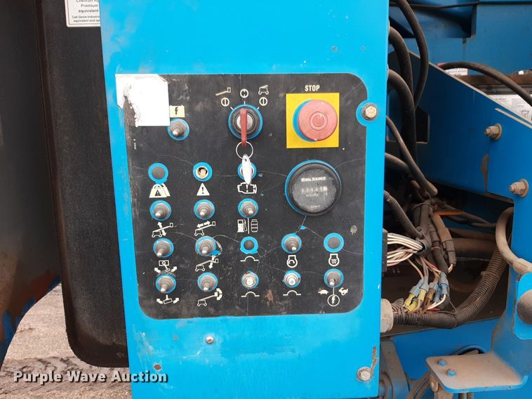 image for item DV9761 2005 Genie S-65 boom lift