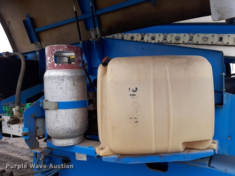 image for item DV9761 2005 Genie S-65 boom lift