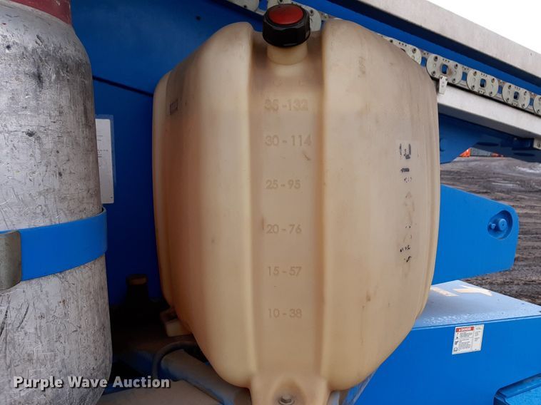 image for item DV9761 2005 Genie S-65 boom lift