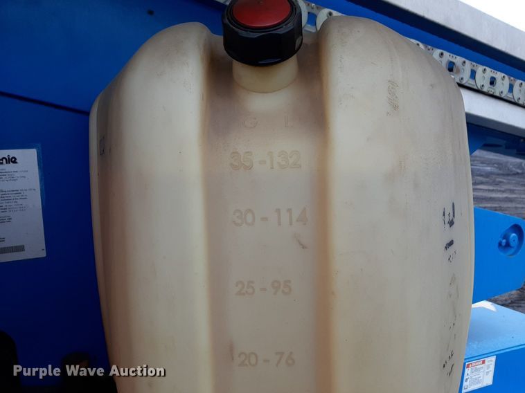 image for item DV9761 2005 Genie S-65 boom lift