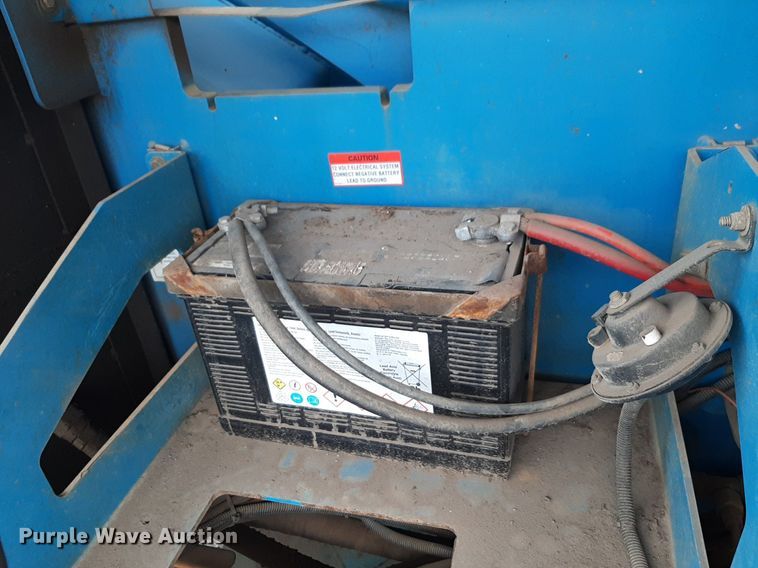 image for item DV9761 2005 Genie S-65 boom lift