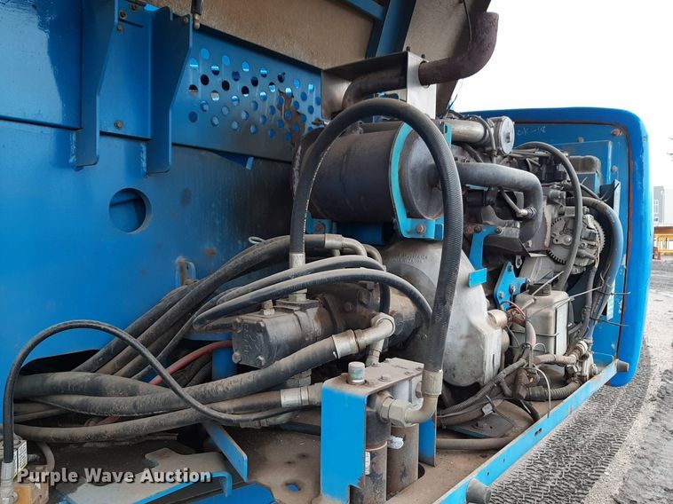 image for item DV9761 2005 Genie S-65 boom lift