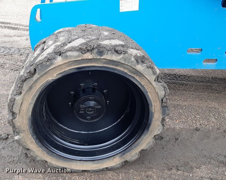 image for item DV9761 2005 Genie S-65 boom lift