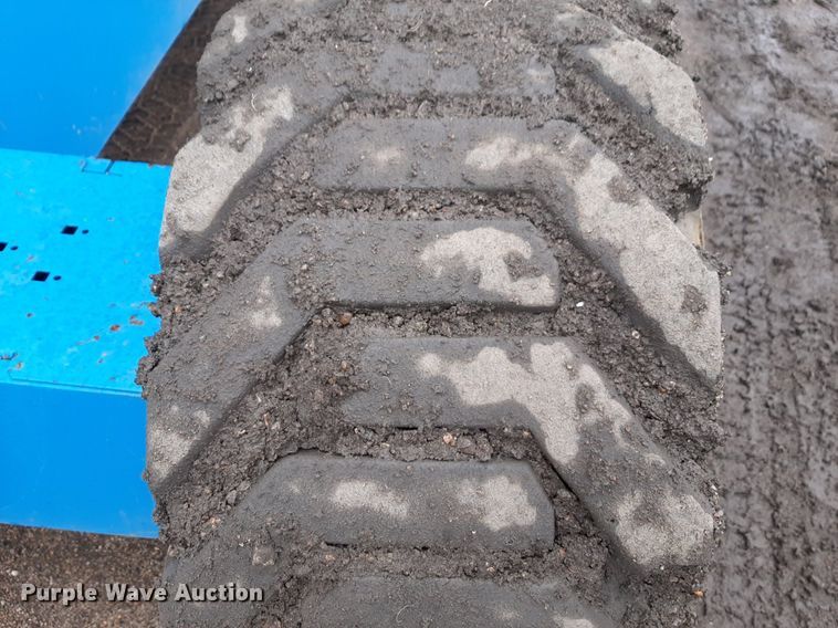 image for item DV9761 2005 Genie S-65 boom lift