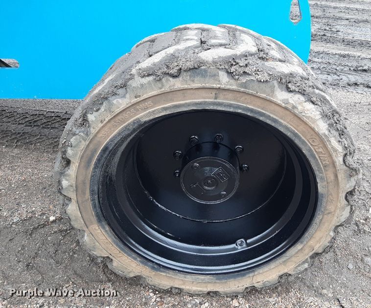 image for item DV9761 2005 Genie S-65 boom lift