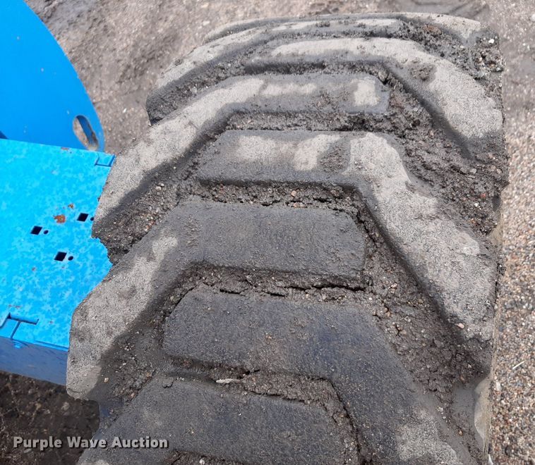 image for item DV9761 2005 Genie S-65 boom lift