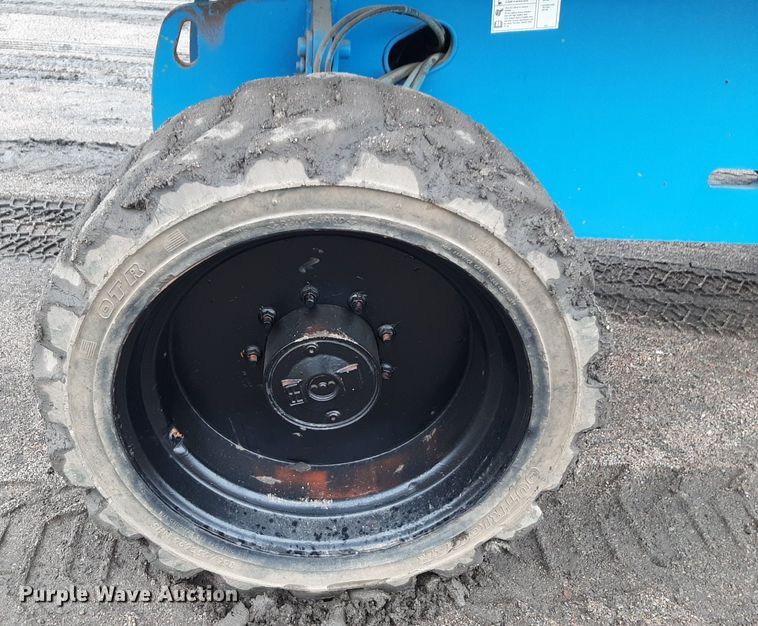 image for item DV9761 2005 Genie S-65 boom lift