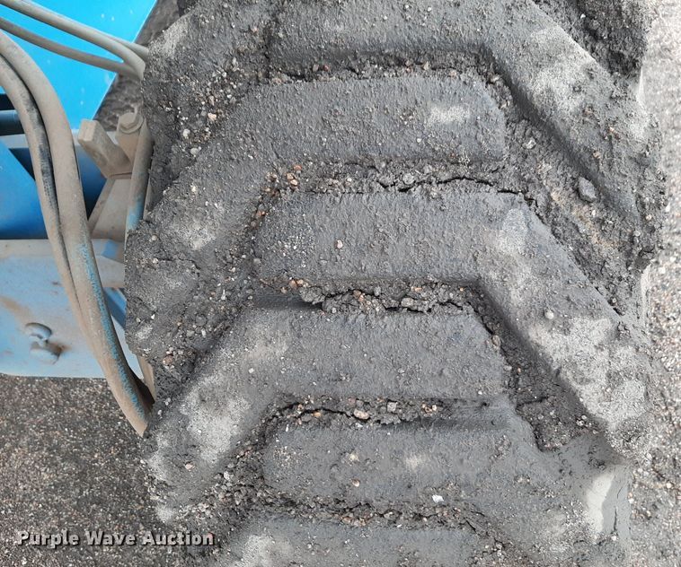 image for item DV9761 2005 Genie S-65 boom lift