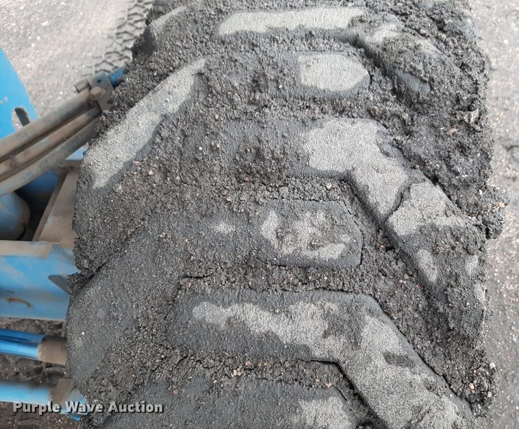 image for item DV9761 2005 Genie S-65 boom lift