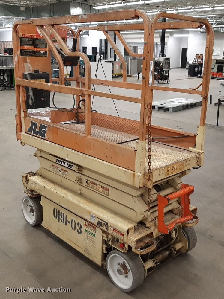 image for item DV9773 JLG 1932E2 scissor lift