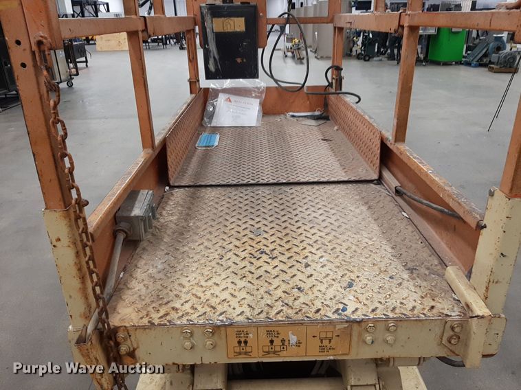 image for item DV9773 JLG 1932E2 scissor lift