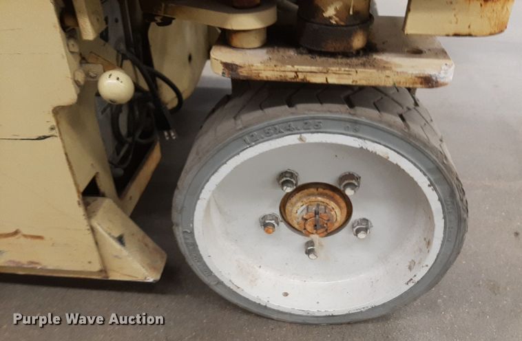 image for item DV9773 JLG 1932E2 scissor lift