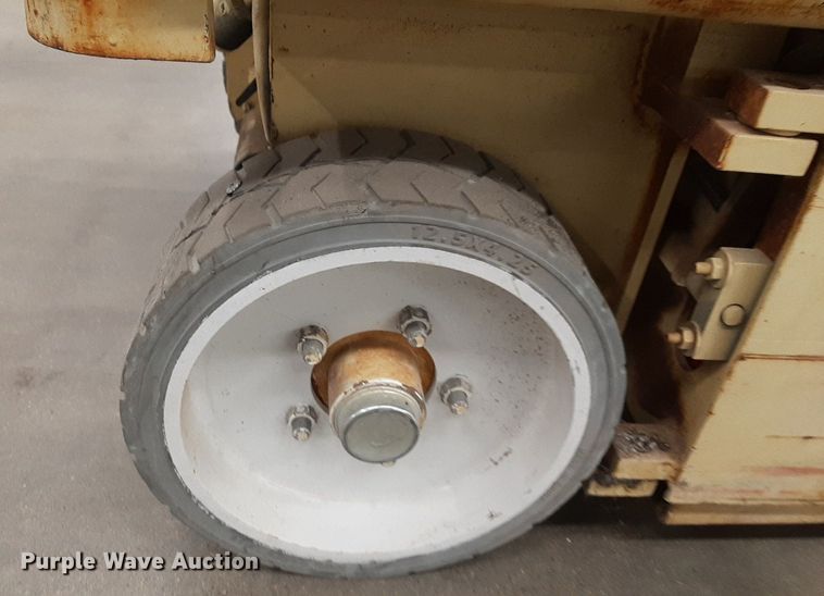 image for item DV9773 JLG 1932E2 scissor lift