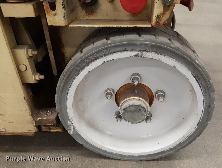 image for item DV9773 JLG 1932E2 scissor lift