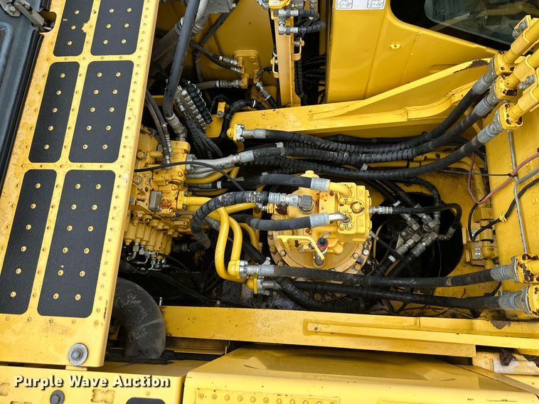 image for item DW2946 2013 Komatsu PC390LC-10 excavator