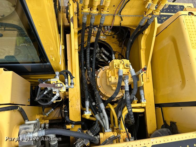 image for item DW2946 2013 Komatsu PC390LC-10 excavator