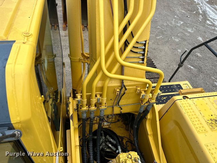 image for item DW2946 2013 Komatsu PC390LC-10 excavator