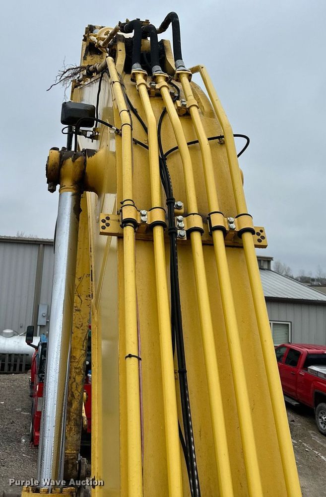 image for item DW2946 2013 Komatsu PC390LC-10 excavator