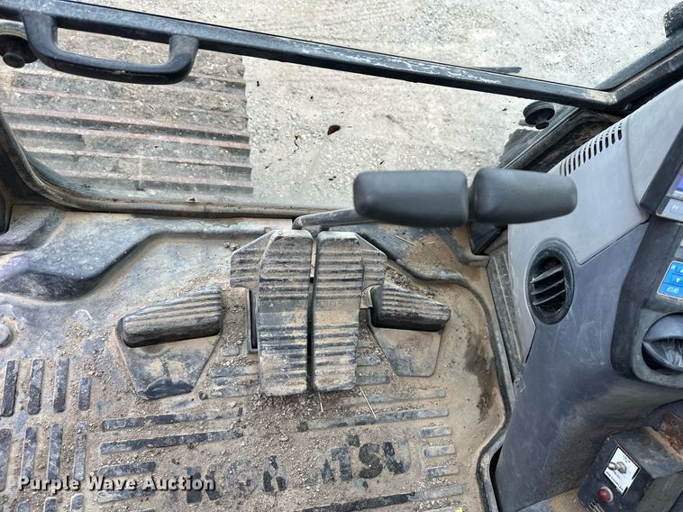 image for item DW2946 2013 Komatsu PC390LC-10 excavator