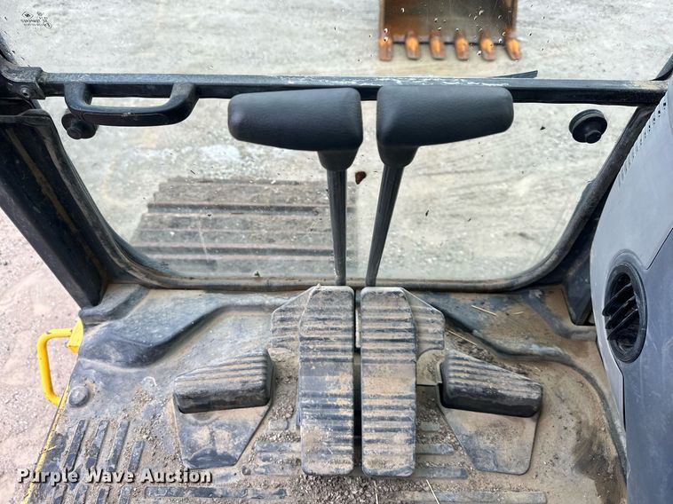 image for item DW2946 2013 Komatsu PC390LC-10 excavator