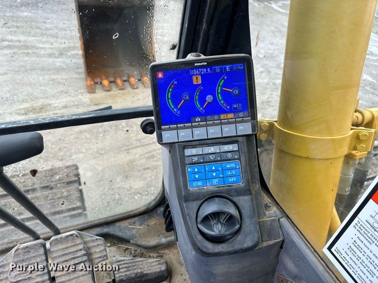 image for item DW2946 2013 Komatsu PC390LC-10 excavator