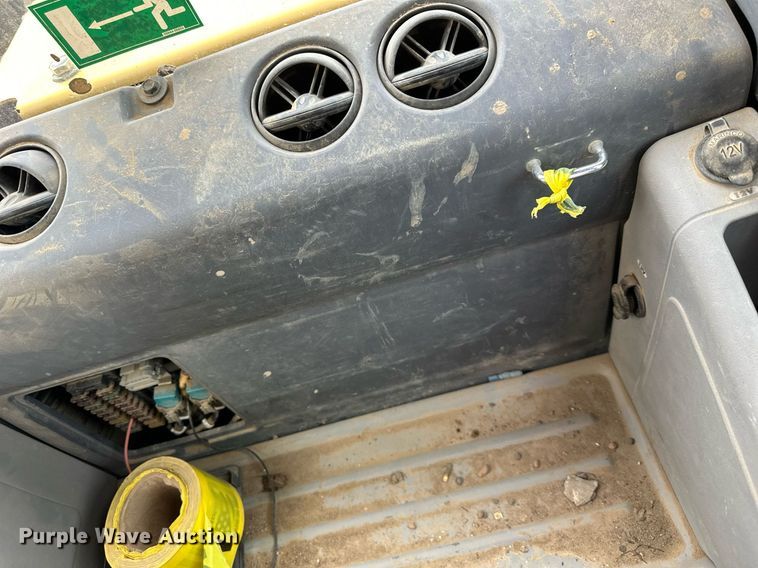 image for item DW2946 2013 Komatsu PC390LC-10 excavator