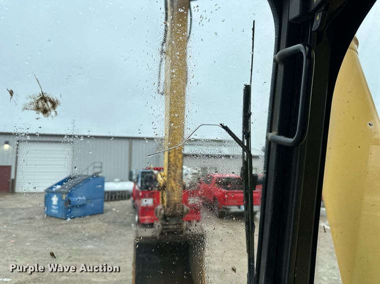 image for item DW2946 2013 Komatsu PC390LC-10 excavator