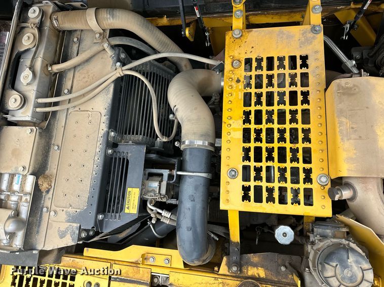 image for item DW2946 2013 Komatsu PC390LC-10 excavator