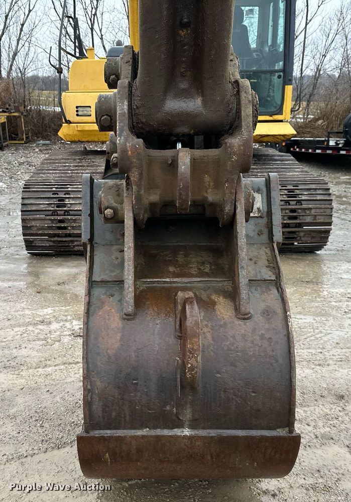 image for item DW2947 2012 Komatsu PC200LC-8 excavator