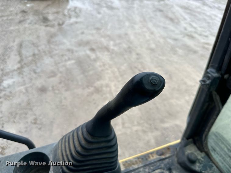 image for item DW2947 2012 Komatsu PC200LC-8 excavator