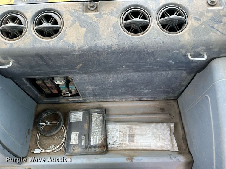 image for item DW2947 2012 Komatsu PC200LC-8 excavator