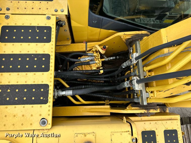 image for item DW2947 2012 Komatsu PC200LC-8 excavator