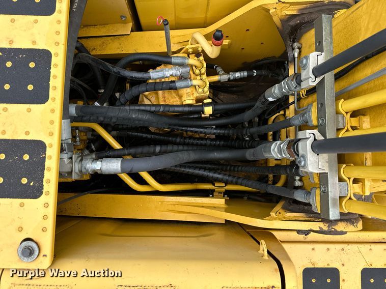 image for item DW2947 2012 Komatsu PC200LC-8 excavator