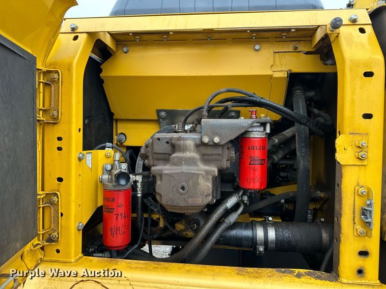 image for item DW2947 2012 Komatsu PC200LC-8 excavator
