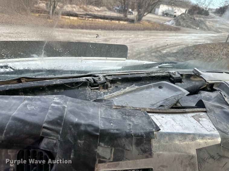 image for item DW2967 2000 Sterling  L-Line fuel truck