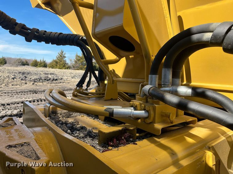 image for item EI0617 2005 Caterpillar 740 haul truck