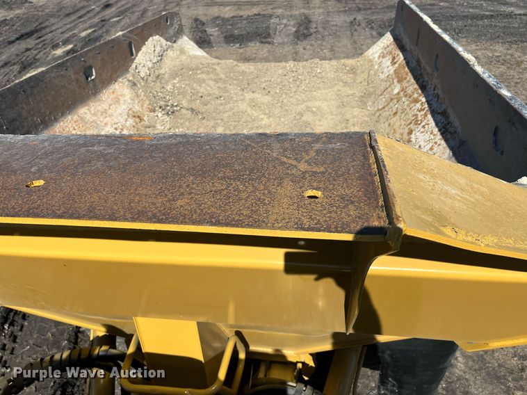 image for item EI0617 2005 Caterpillar 740 haul truck