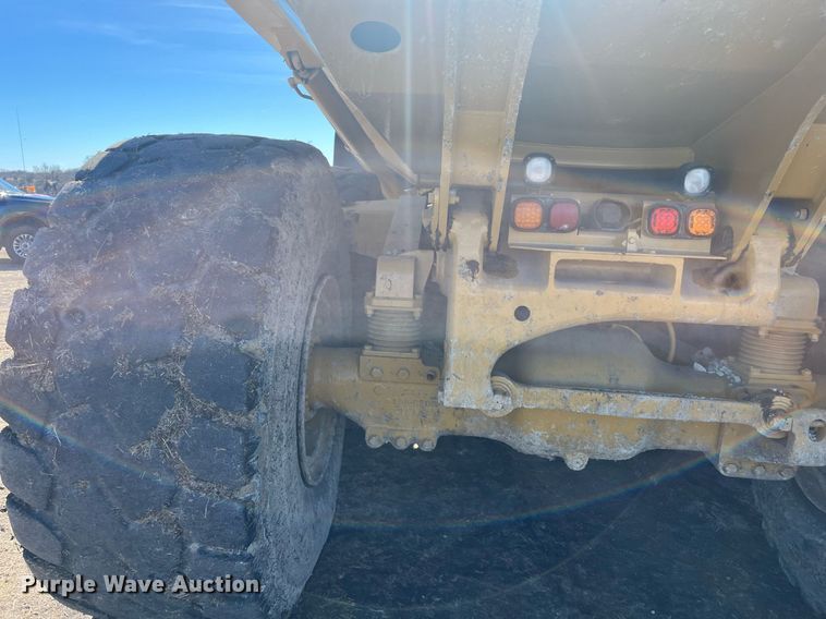 image for item EI0617 2005 Caterpillar 740 haul truck