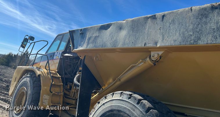 image for item EI0617 2005 Caterpillar 740 haul truck
