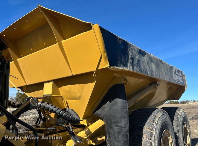 image for item EI0617 2005 Caterpillar 740 haul truck