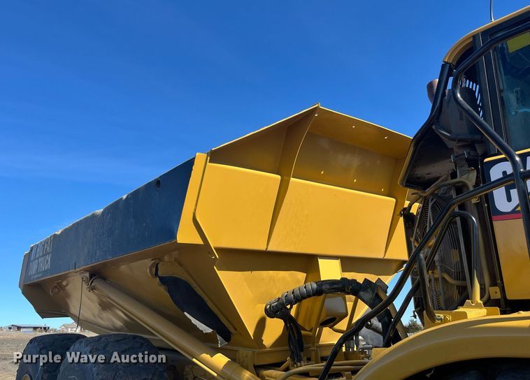 image for item EI0617 2005 Caterpillar 740 haul truck