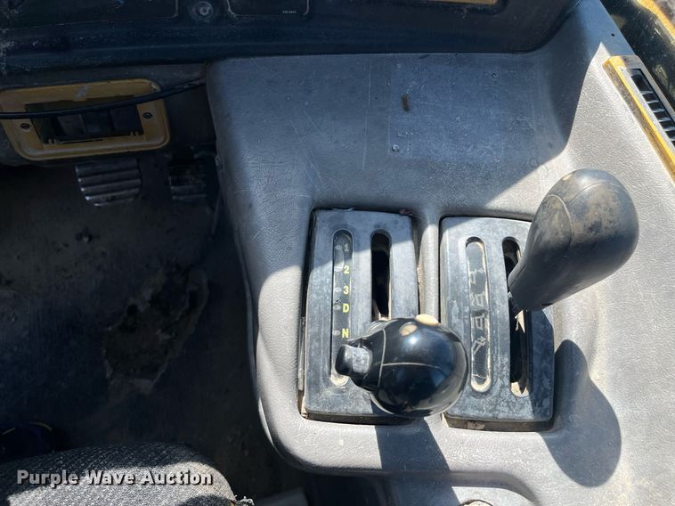 image for item EI0617 2005 Caterpillar 740 haul truck